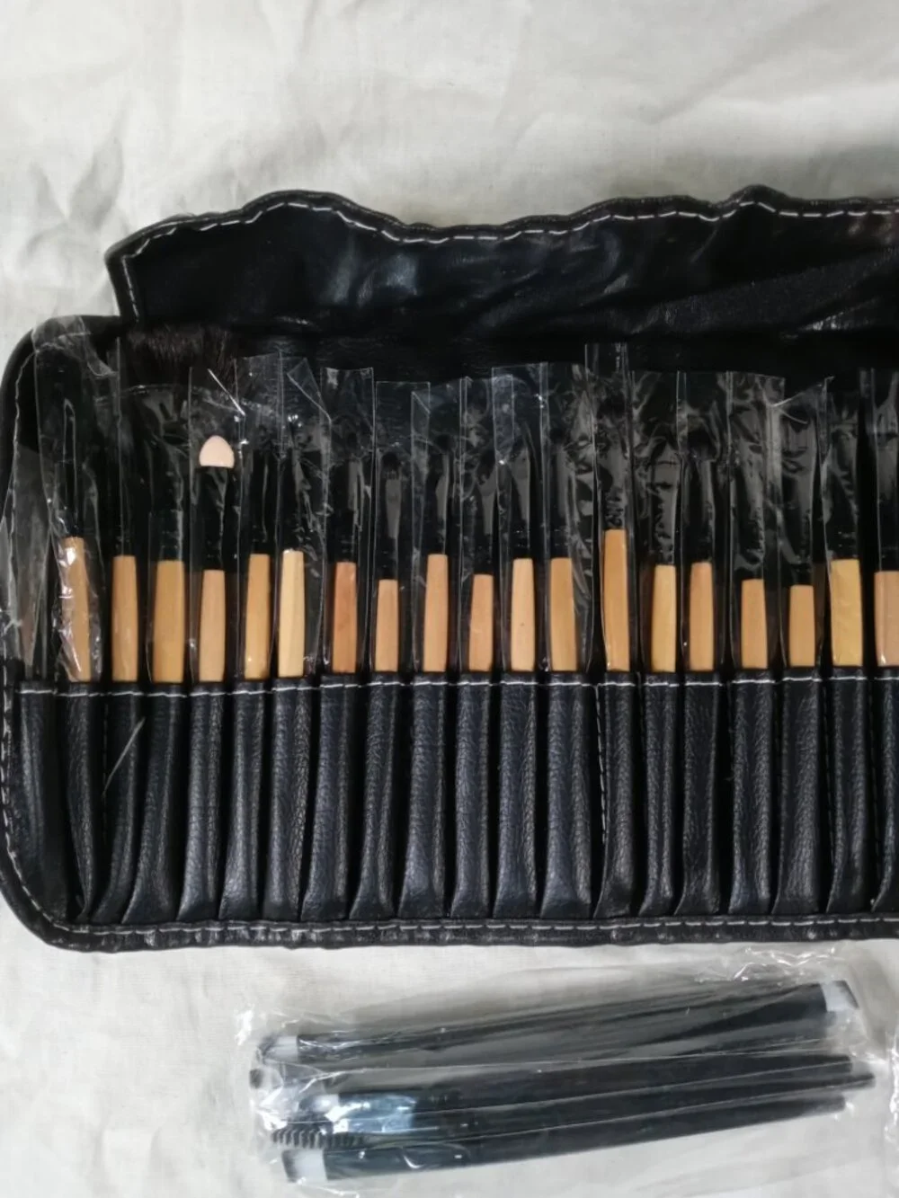 Huge Lot Assorted Women Beauty Makeup Cosmetic Brushes Bundle w Case in New Cond